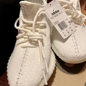 besværlige Reception rødme adidas | Shoes | Adidas Yeezy Boost 36 V2 | Poshmark